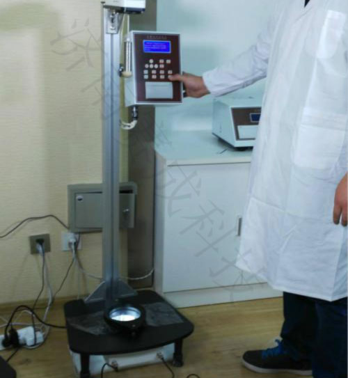 濟南賽(sài)成科技實驗室PE塑料薄膜落球衝擊(jī)試(shì)驗過程 濟南国产欧美日韩精品a在线观看科技實(shí)驗室PE塑料薄膜落球衝擊試驗過程(chéng)